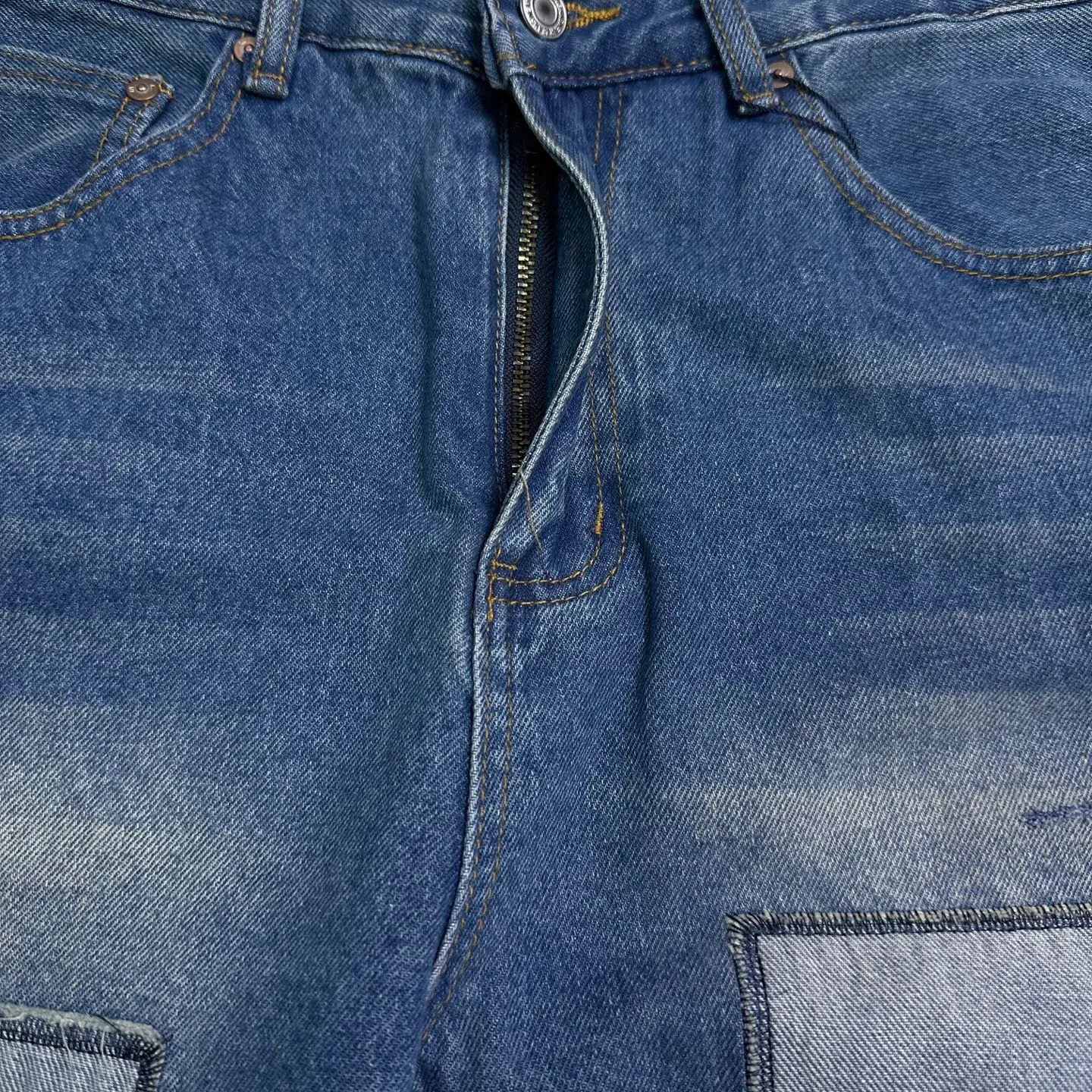 P240 RRL Ralph Lauren 2026 New Retro Frayed Patch Couple Style Washed Jeans 🔥High Version🔥High Version🔥 Top ceiling quality Styles with different washed textures are very friendly to people with thin legs and thick legs. The straight version is very flattering to the leg shape. Moderate length that never goes out of style, easy to match with casually, basic styling for various styles, a must-have in the wardrobe! The fabric is stiff but also makes the upper body soft without losing texture. The washing process is even more perfect. It is a must-have item for everyone! ! ! Washed wheat, hang tag, pants label, complete with three labels, color: blue, size: 28, 30, 32, 34 (four sizes)